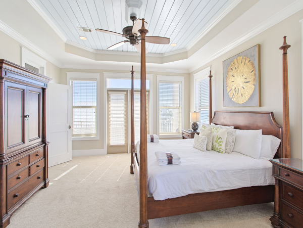 Luxury Beach Vacation Home wit Large Pool & Upscale Decor